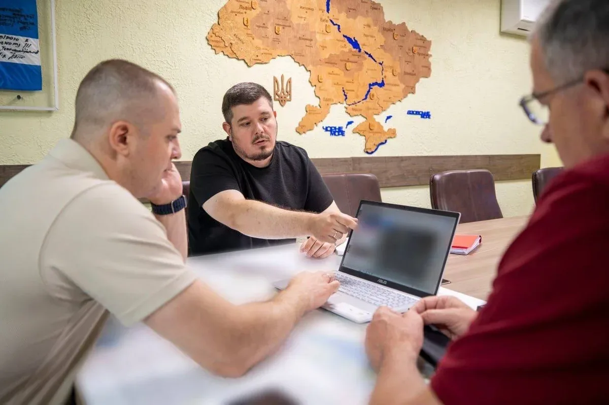 Очільник Херсонської МВА Ярослав Шанько під час обговорення створення нових укриттів у Херсоні 2