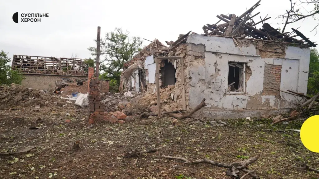 Одна людина загинула, 11 поранено: військові РФ атакували 30 населених пунктів Херсонщини
