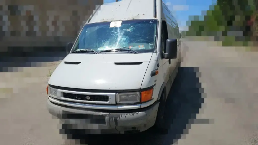 Окупанти атакували БпЛА авто у Корабельному районі Херсона, поранено чоловіка