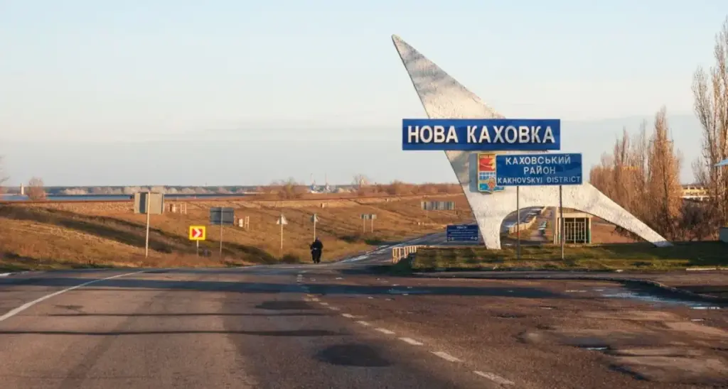 Окупанти Нової Каховки визнали проблеми з пальним, світлом і водою