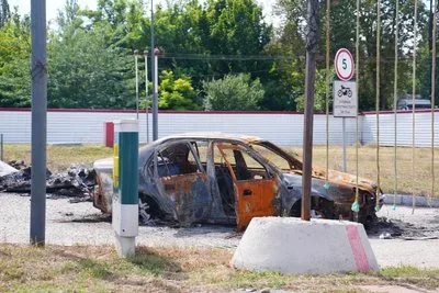 Пошкоджена автозаправна станція та згорілі автомобілі після ворожих обстрілів на Херсонщині 2