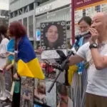 Плакат на акції на підтримку України, присвячений 18-річній Світлані з Херсона, яка загинула від дрона
