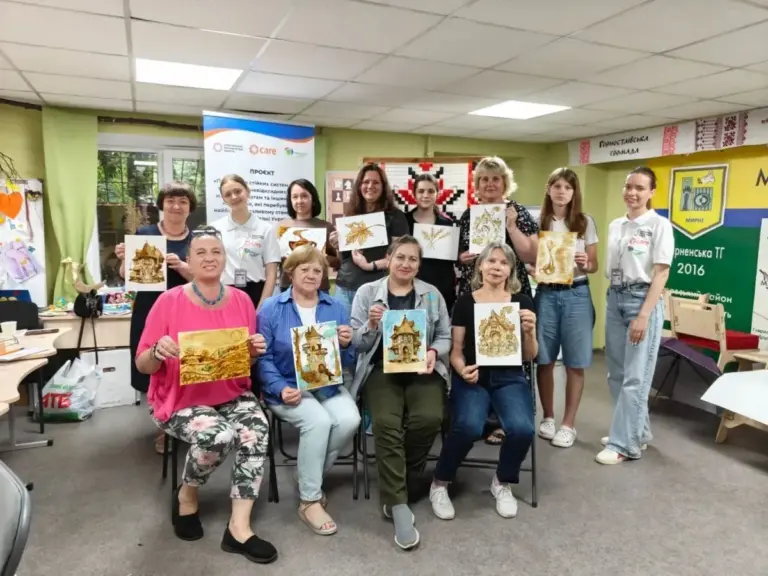Майстер-клас з кавового живопису для переселенок з Херсонщини у Дніпрі