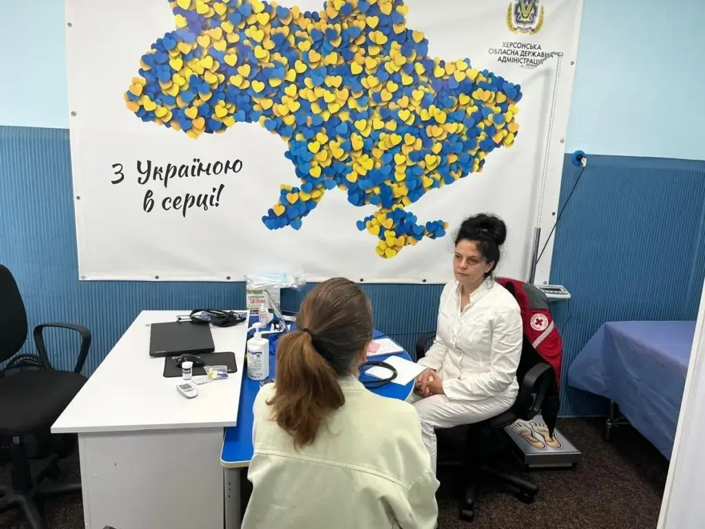Переселенці з Херсонщини отримали безоплатну меддопомогу у Хмельницькому