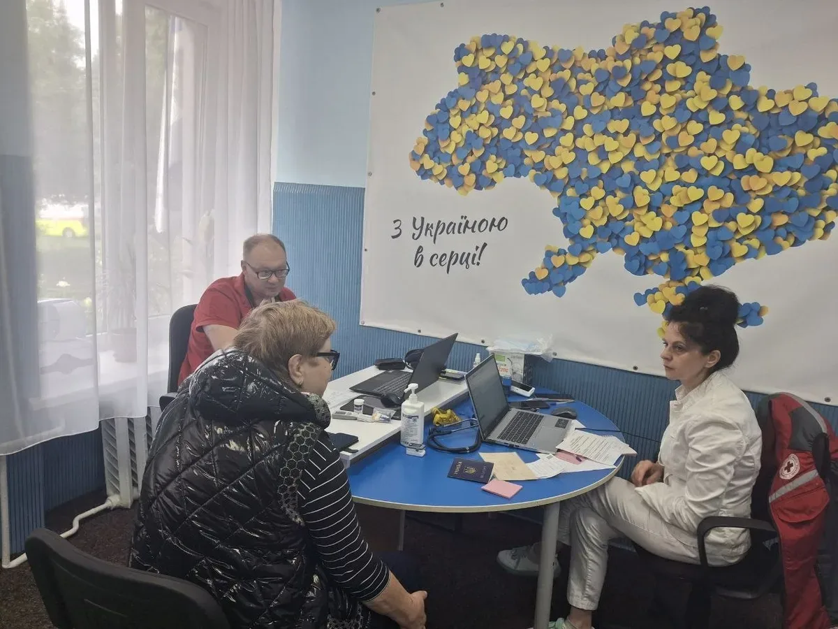 Медичні працівники надають допомогу внутрішньо переміщеним особам з Херсонщини у Хмельницькому 1