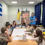 Переселенці з Херсонщини на заняттях з психологами у Хмельницькому, вчаться розуміти емоції