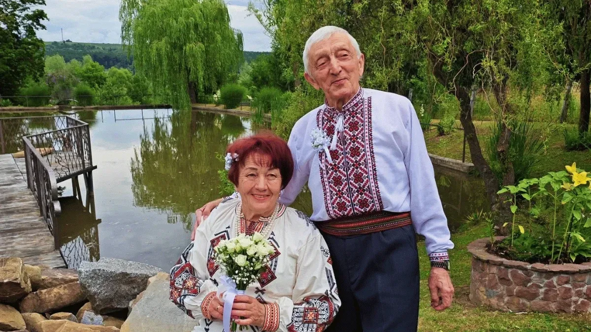 Пара молодят, Надія та Василь, переселенці з Олешок, святкують весілля на Івано-Франківщині 5