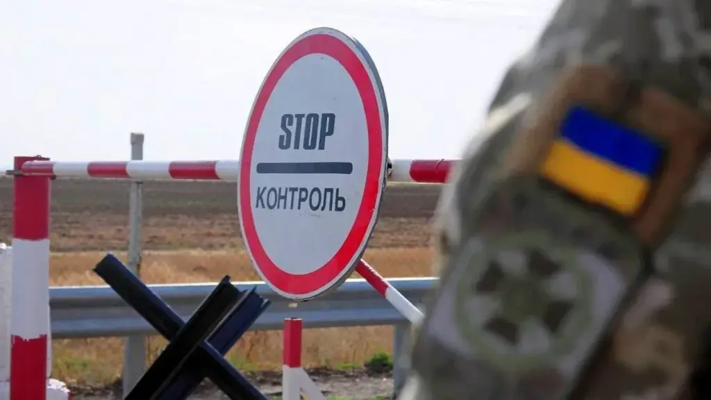 Підозрюваний у розкраданні коштів на укриттях у Херсоні заявив, що перебуває в Польщі