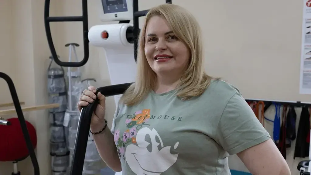 Підприємиця Тетяна Заїкіна з Херсона освоює біонічний протез після втрати ноги