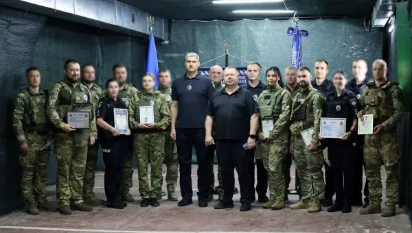 Поліцейських Херсона відзначили за збиті дрони та врятовані життя