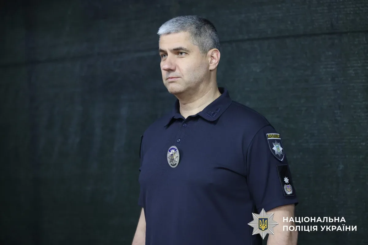Начальник ГУНП в Херсонській області Роман Козьяков нагороджує поліцейських за збиті дрони та врятовані життя херсонців 6