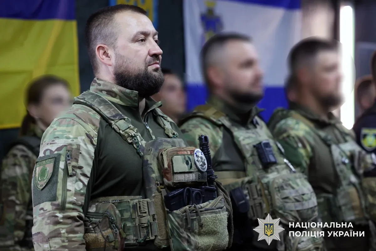 Начальник ГУНП в Херсонській області Роман Козьяков нагороджує поліцейських за збиті дрони та врятовані життя херсонців 7