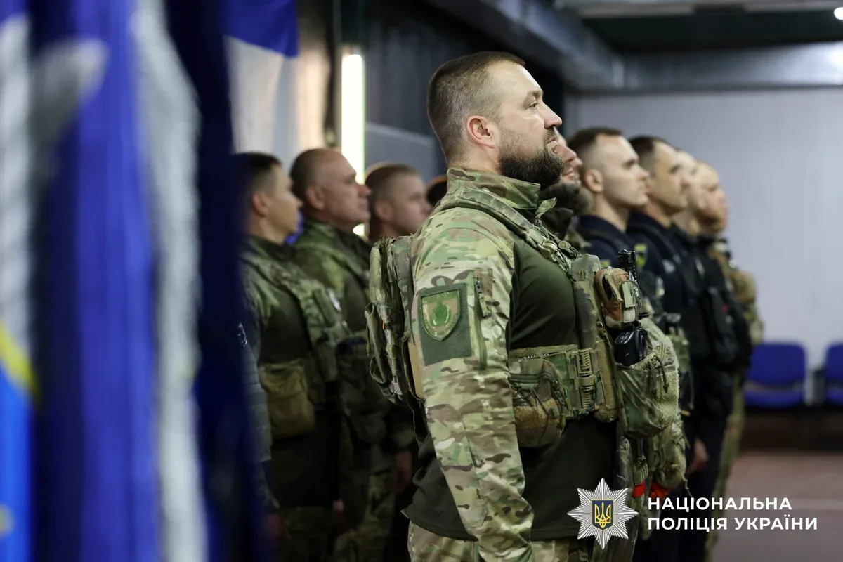 Начальник ГУНП в Херсонській області Роман Козьяков нагороджує поліцейських за збиті дрони та врятовані життя херсонців 8