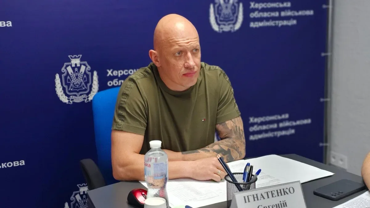 Діти та дорослі в Херсоні, які потребують евакуації, отримують допомогу та підтримку у транзитному центрі 1
