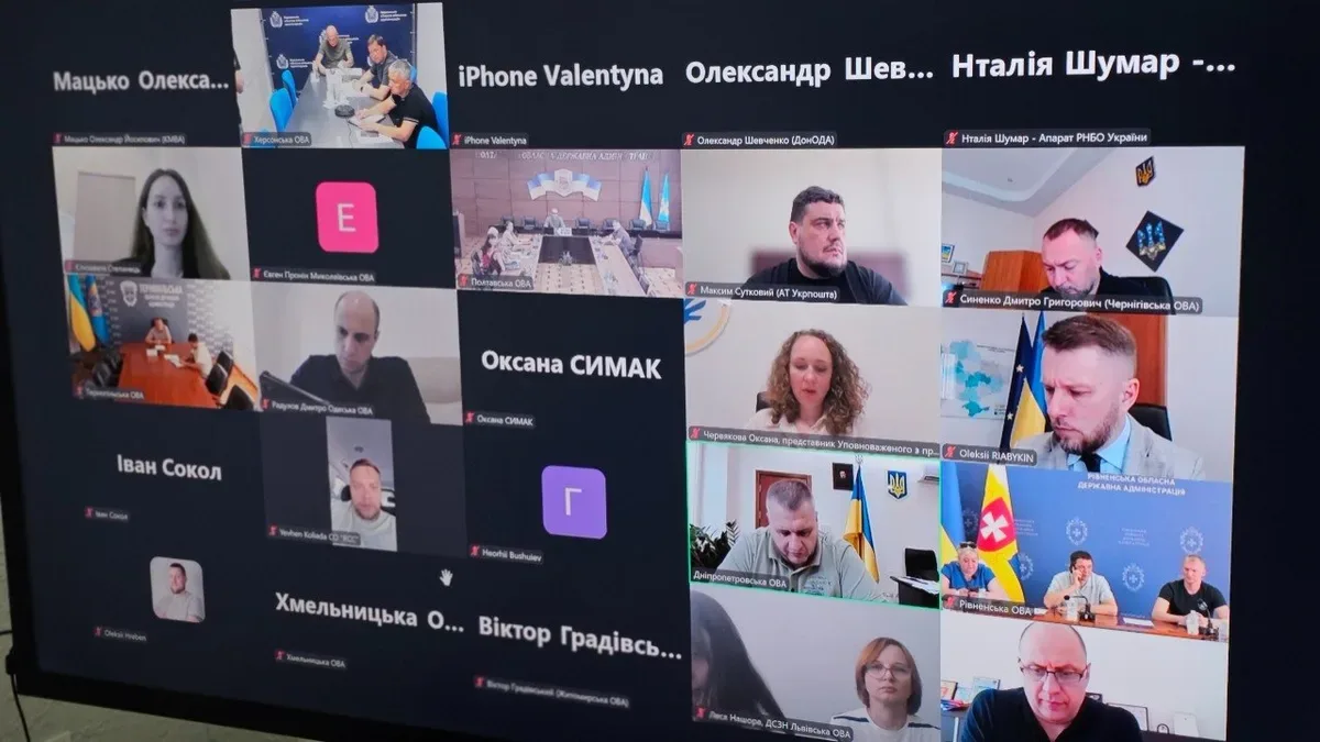 Діти та дорослі в Херсоні, які потребують евакуації, отримують допомогу та підтримку у транзитному центрі 2