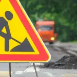 Схематичне зображення будівлі суду або прокуратури, що символізує правосуддя та захист державних інтересів