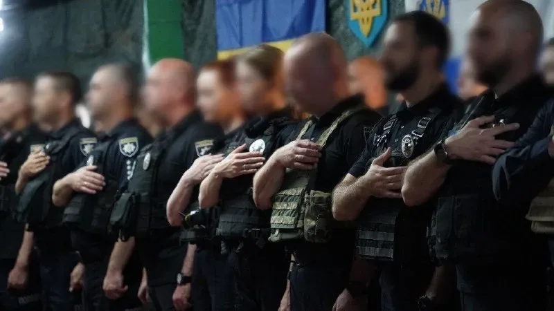 П'ять поліцейських Херсонщини отримують нагороди «Захиснику Херсонщини» з нагоди професійного свята 1