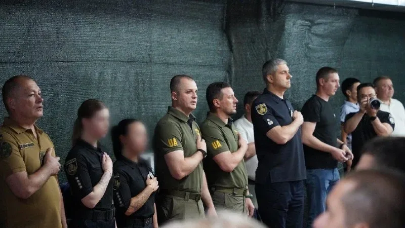 П'ять поліцейських Херсонщини отримують нагороди «Захиснику Херсонщини» з нагоди професійного свята 9