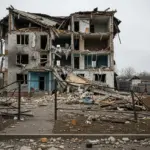 Зруйнований будинок в Антонівці після обстрілу російським БпЛА