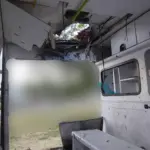Пошкоджені автівки швидкої допомоги після атаки дрона у Великоолександрівській громаді