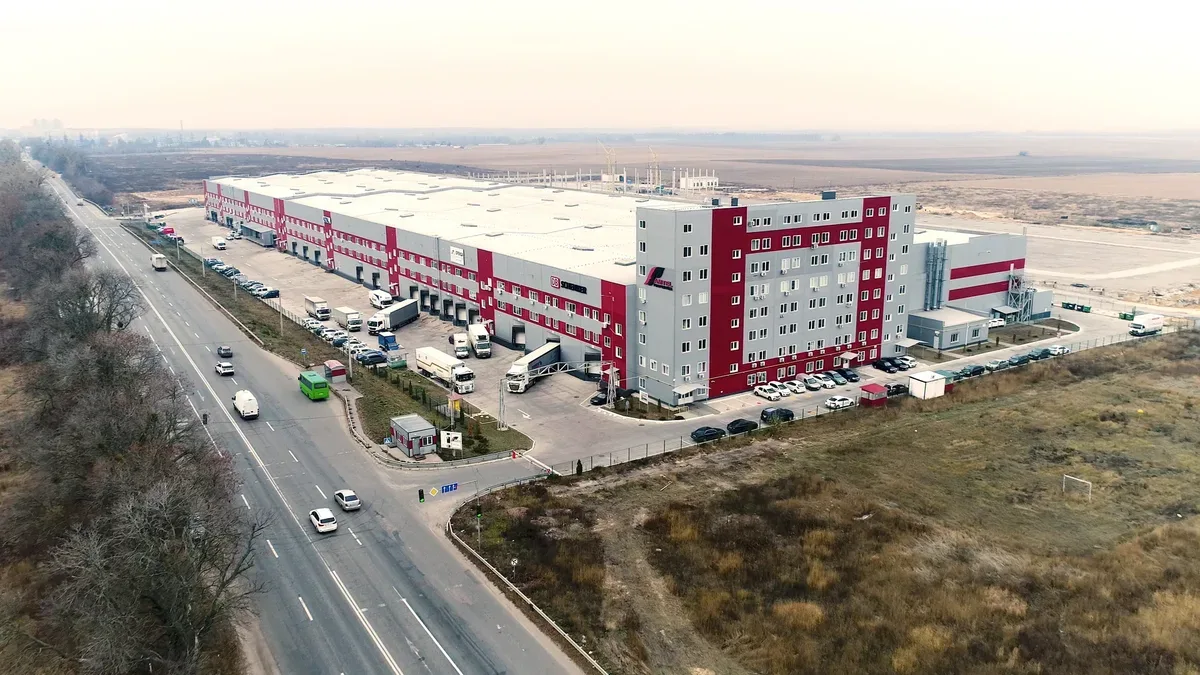 Зруйнований логістичний комплекс «Amtel» у Білогородці після російського обстрілу. 6