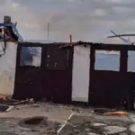 Пожежники ліквідовують загоряння в будівлі пожежно-рятувального підрозділу після удару дроном на Херсонщині 2