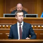 Сергій Корецький, прем'єр-міністр України, говорить про пріоритети уряду, зокрема щодо оборони та допомоги регіонам.