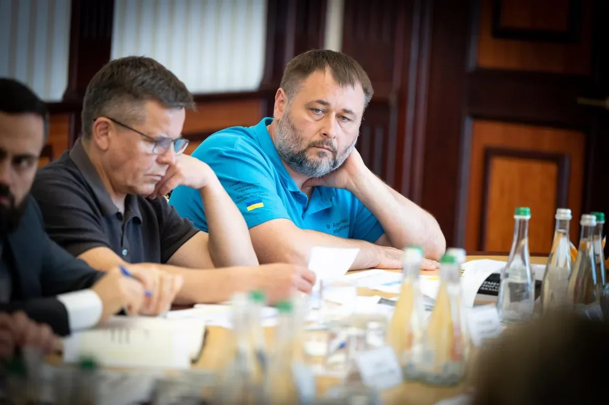 Прем'єр-міністр Сергій Корецький на засіданні з міністерствами 3