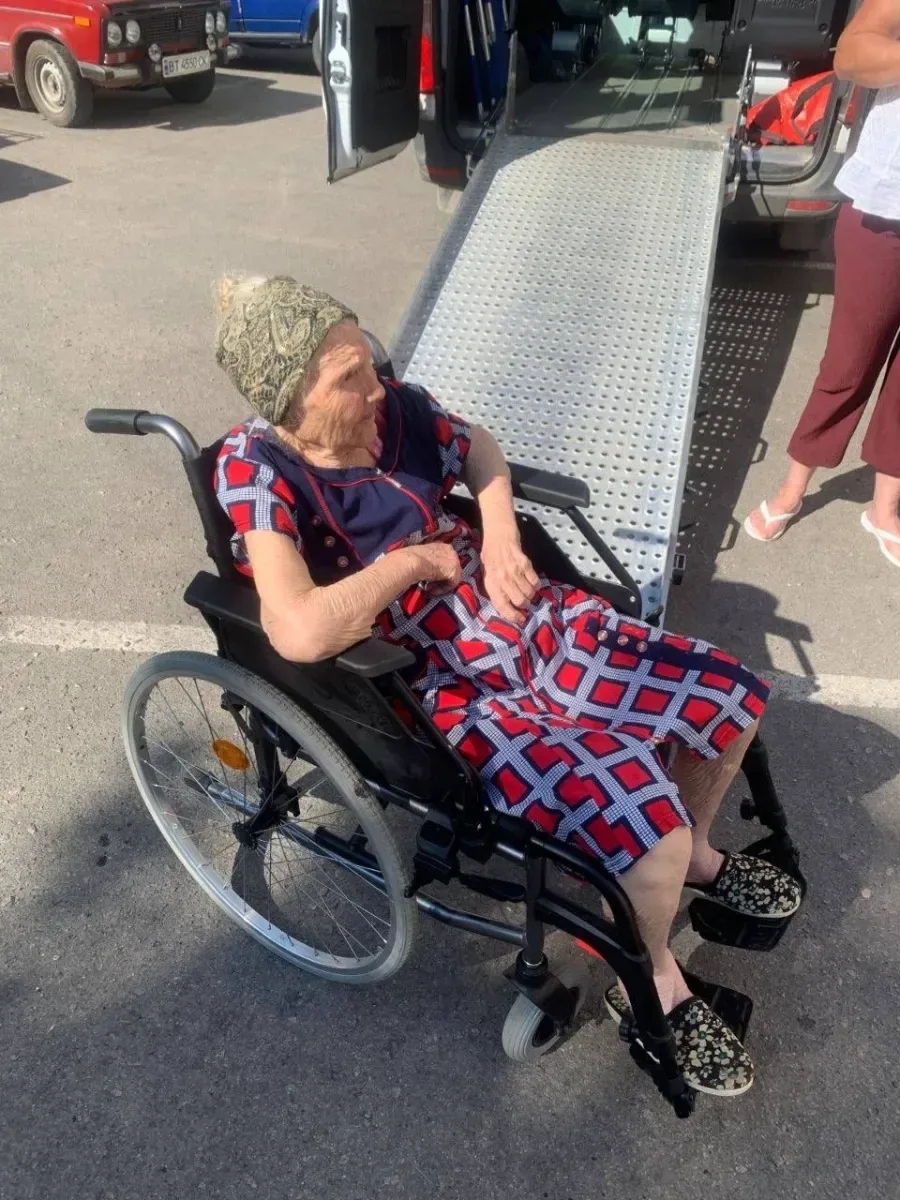 Спеціалізований автомобіль Соціального таксі у Херсоні, що надає послуги перевезення для маломобільних груп населення 3