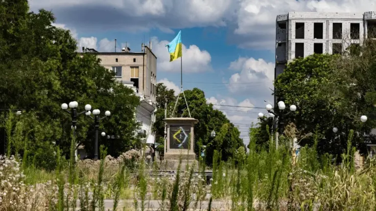 Документи та матеріали суду, які стосуються справи про розкрадання коштів на ремонті скверу в Херсоні