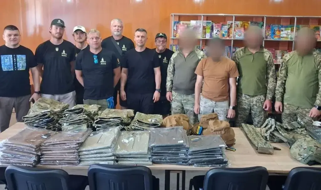Сили оборони на Херсонщині отримали 4 авто та дрони від партнерів зі Швеції