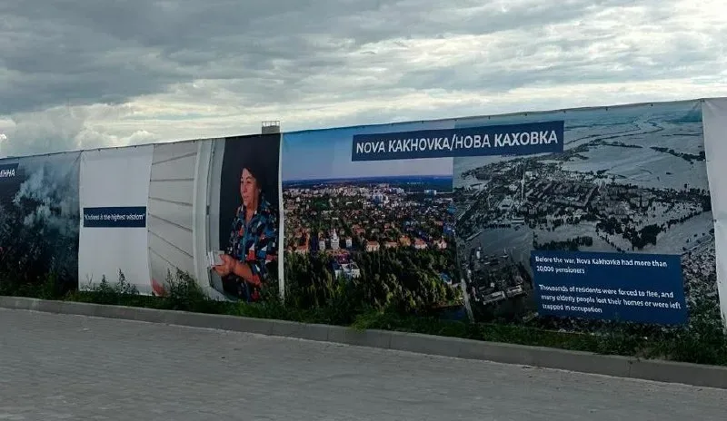 Літні люди, які евакуювалися з Урожайного, розміщуються у житловому комплексі "Чудо-містечко Хансена" на Київщині 1