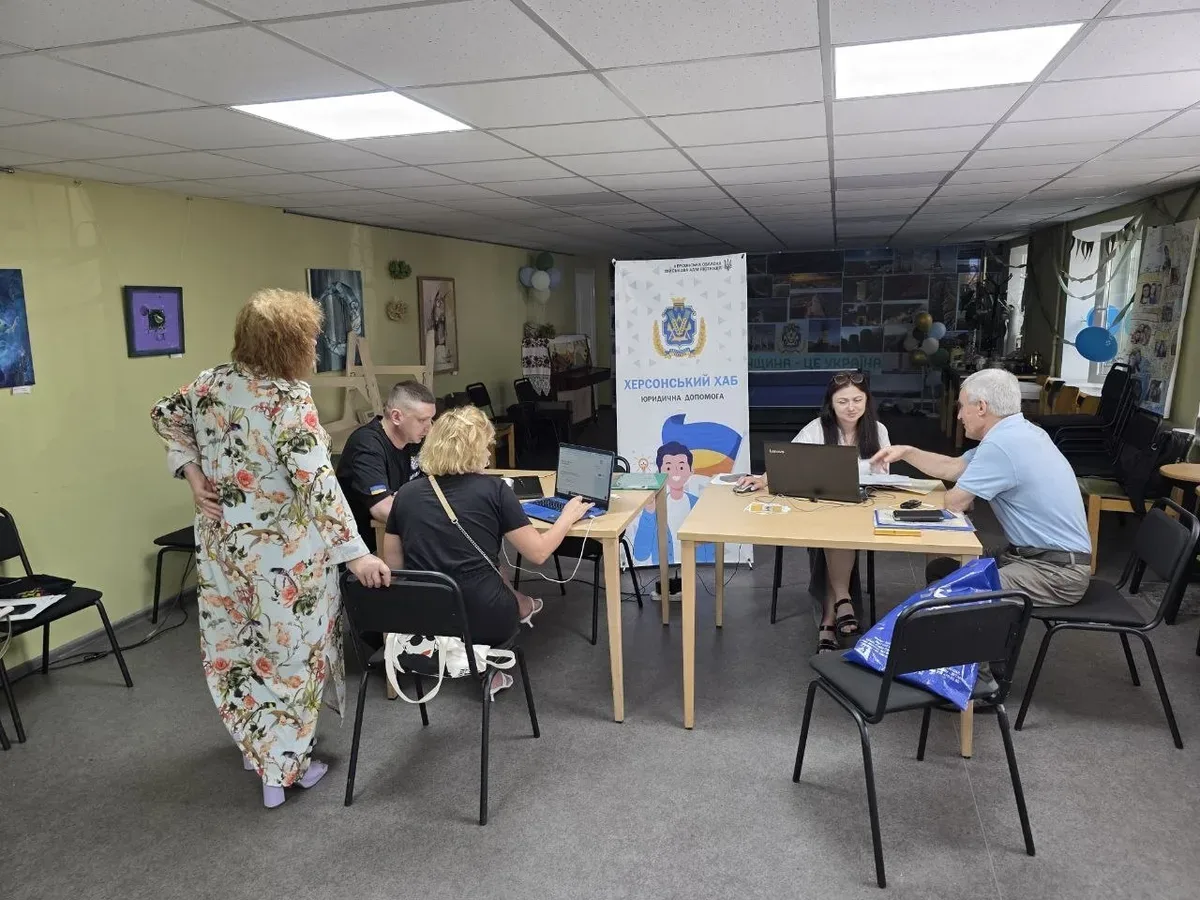 Переселенці з Херсонщини отримують допомогу у центрі «Вільні разом» у Дніпрі 1