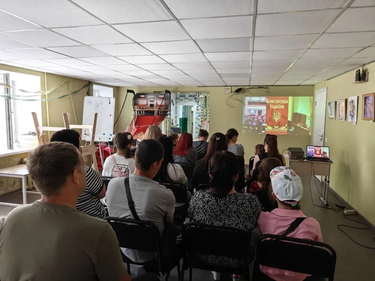 Переселенці з Херсонщини отримують допомогу у центрі «Вільні разом» у Дніпрі 7