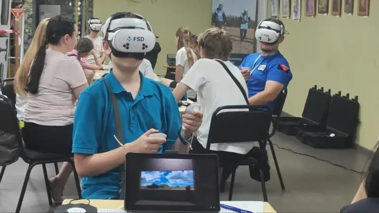 Херсонці беруть участь у VR-сесії з мінної безпеки в Дніпрі