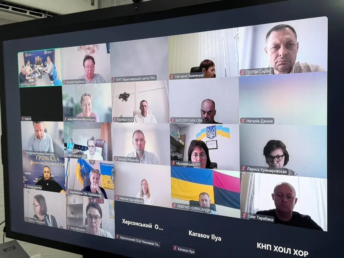 Учасники зустрічі в Херсоні, де обговорюються можливості захисту інтересів підприємців та презентація Ради бізнес-омбудсмена України. 4