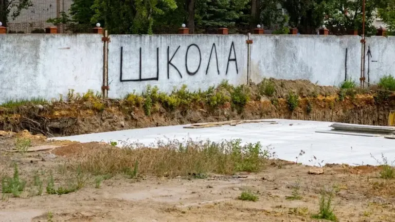Директор ТОВ «Будпостач-СТСВ» підозрюється у завищенні цін на укриття для школи №41 у Херсоні