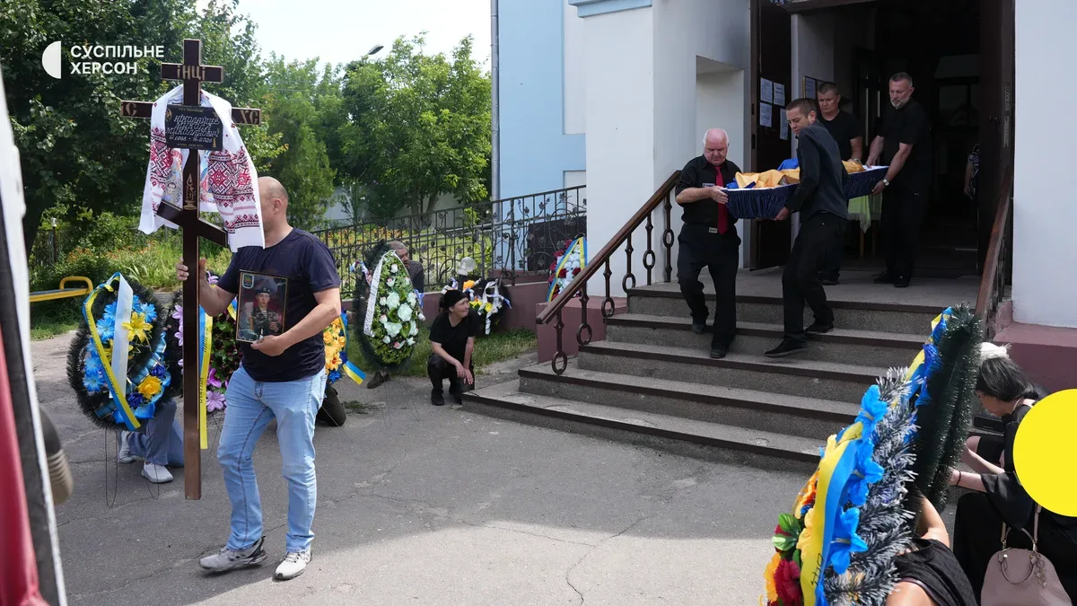 Прощання з 38-річним захисником Миколою Ніколайцевим у Херсоні. 5