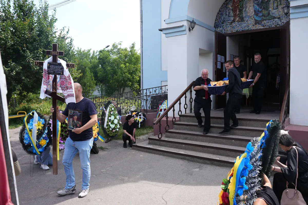 Прощання з 38-річним захисником Миколою Ніколайцевим у Херсоні. 4