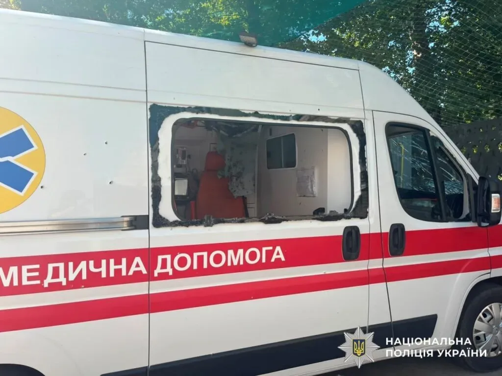У Херсоні росіяни скинули боєприпас на швидку під час допомоги пораненим