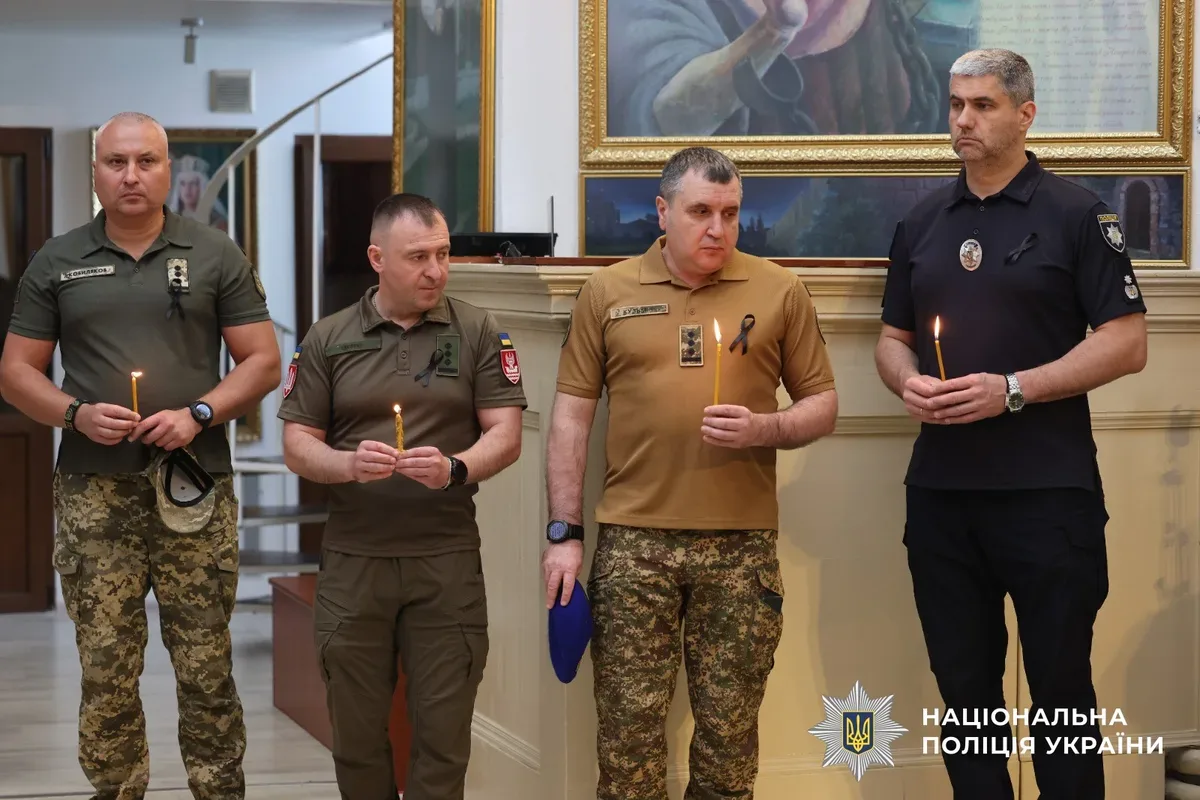 Учасники панахиди в Херсоні вшановують пам'ять загиблих у російському полоні військових та цивільних 1