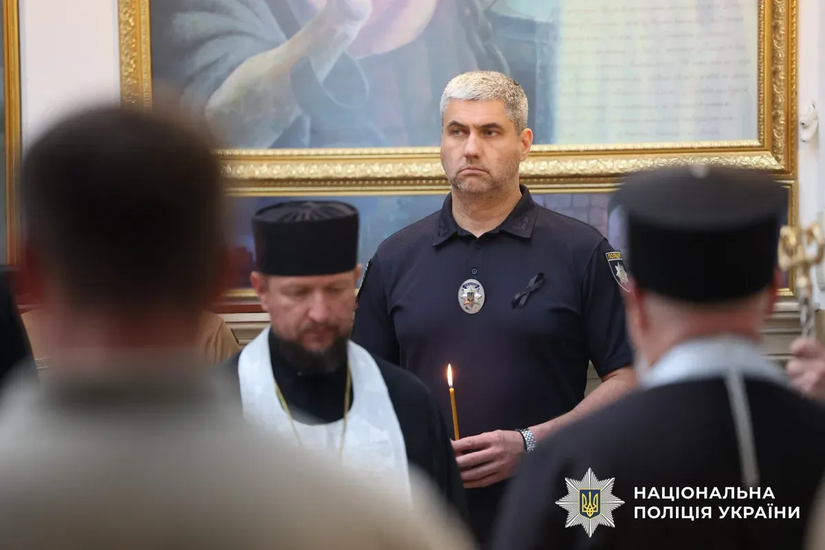 Учасники панахиди в Херсоні вшановують пам'ять загиблих у російському полоні військових та цивільних 4