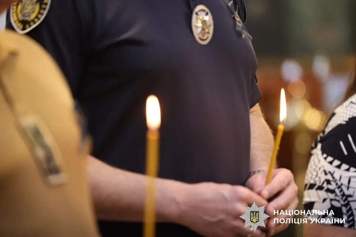 Учасники панахиди в Херсоні вшановують пам'ять загиблих у російському полоні військових та цивільних 6