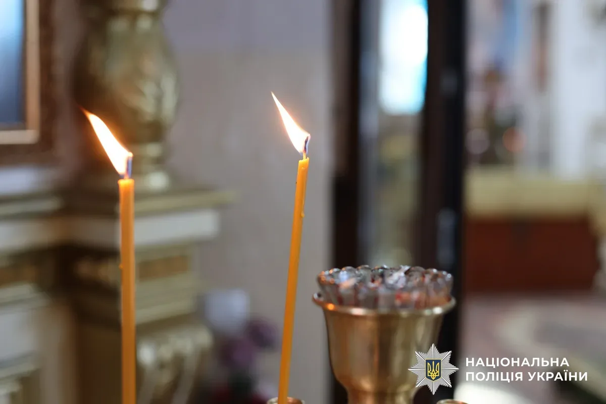 Учасники панахиди в Херсоні вшановують пам'ять загиблих у російському полоні військових та цивільних 7