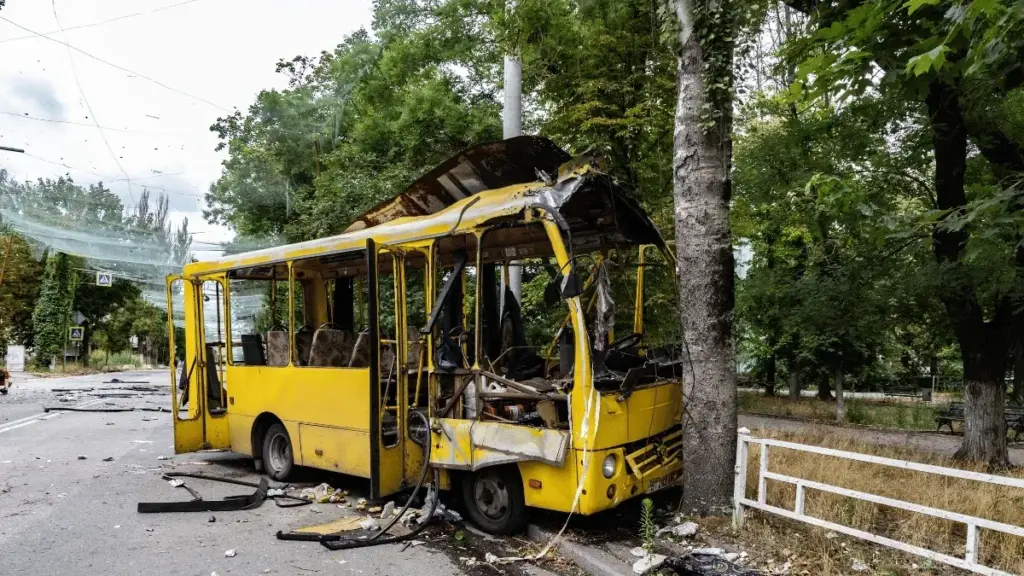 У Херсоні за місяць атаки РФ пошкодили понад 30 автобусів і тролейбусів