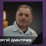 Зруйнована будівля Херсонської обласної інфекційної лікарні після російського обстрілу