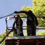 Антидронові сітки, що захищають дороги в Херсоні від безпілотників