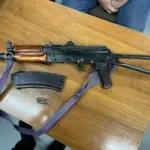 Поліцейські затримали чоловіка в Херсоні за продаж автомата АКС-74У