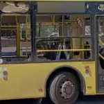 Пошкоджена контактна мережа тролейбусів у Херсоні після обстрілу, що спричинив зупинку руху громадського транспорту