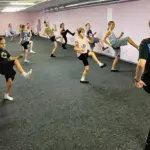Діти та дорослі беруть участь у розвиваючих заходах в Херсонській громаді.